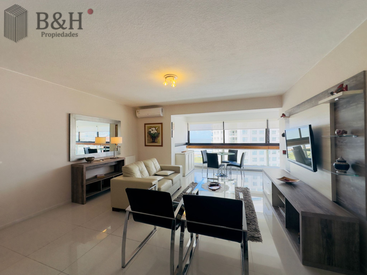 Apartamento ID.6377 - Alquiler y venta de apartamento de 2 dormitorios en Punta del Este.