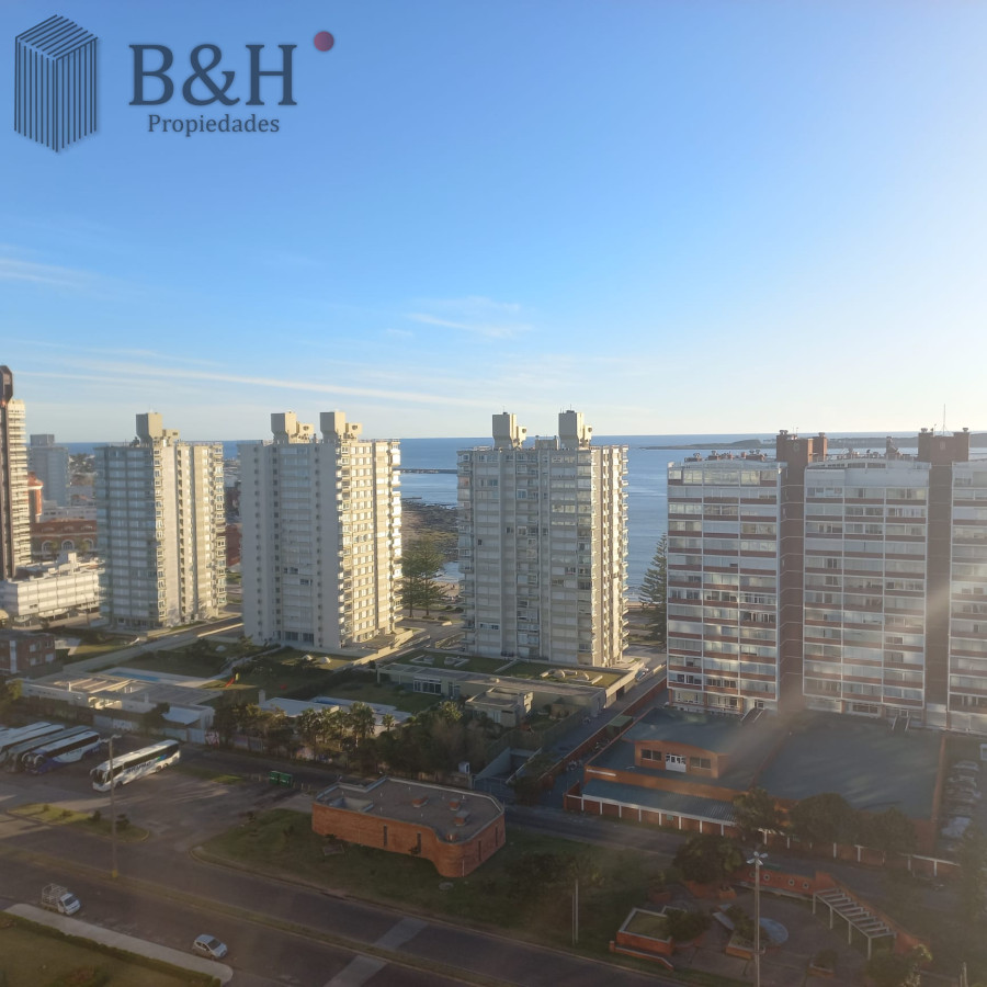 Apartamento ID.6372 - Apartamento en venta de 3 dormitorios en Punta del Este