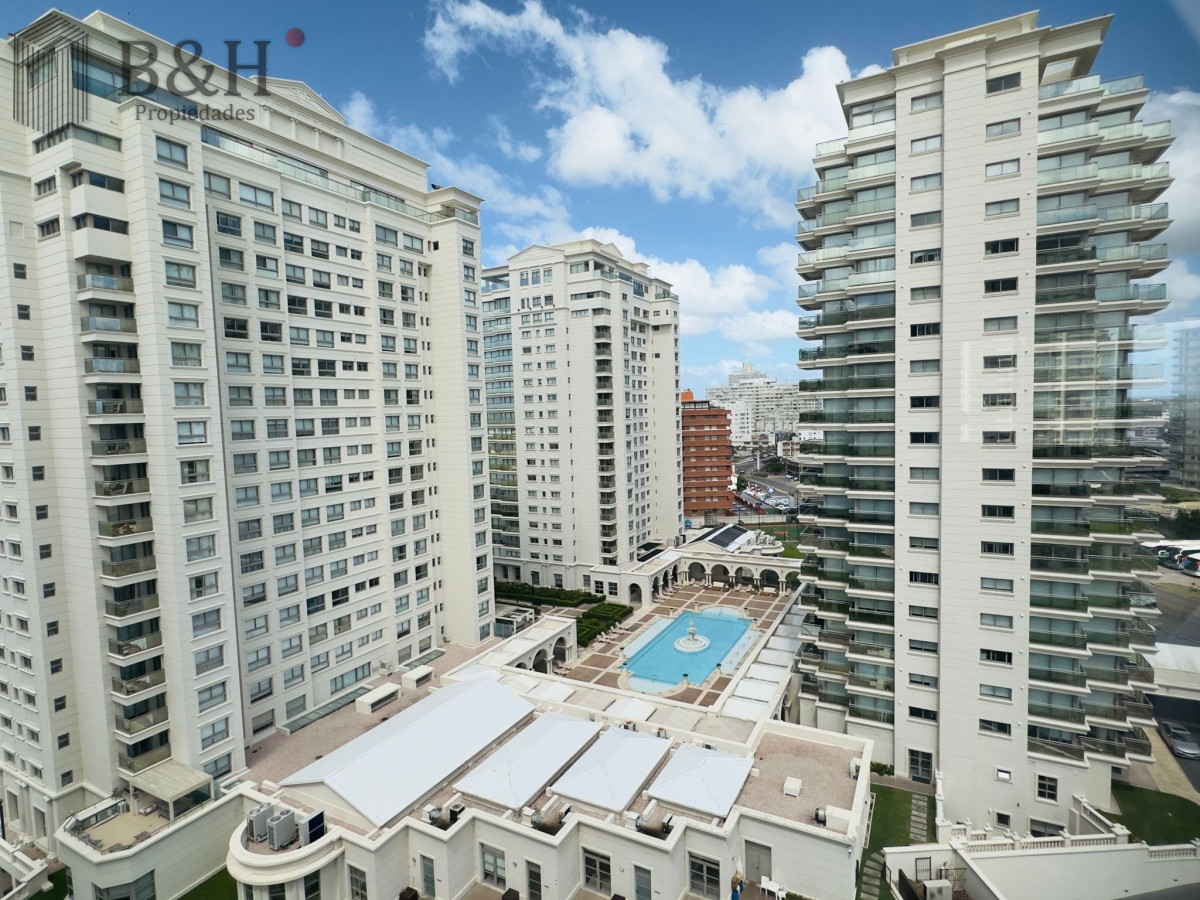 Apartamento ID.6377 - Alquiler y venta de apartamento de 2 dormitorios en Punta del Este.