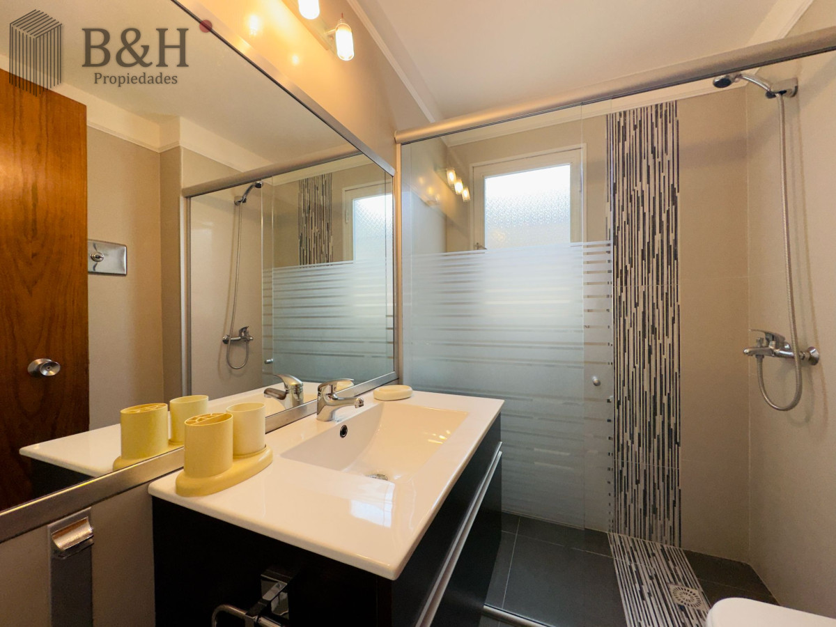 Apartamento ID.6377 - Alquiler y venta de apartamento de 2 dormitorios en Punta del Este.