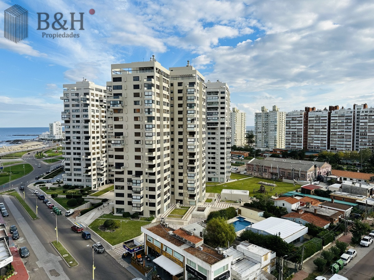 Apartamento ID.6370 -  Apartamento en venta  de dos dormitorios en Punta del Este
