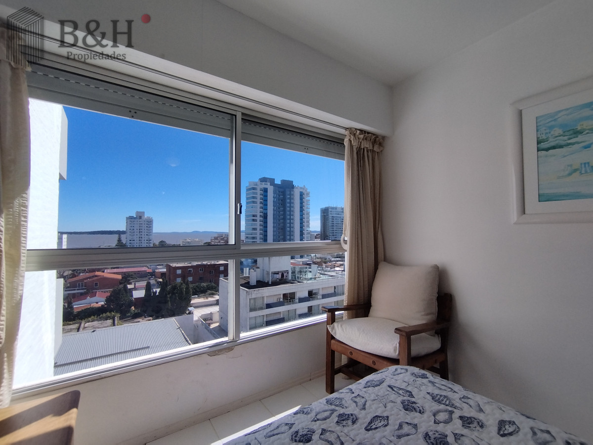 Apartamento ID.5812 - Alquiler y venta de apartamento de dos dormitorios en Punta del Este