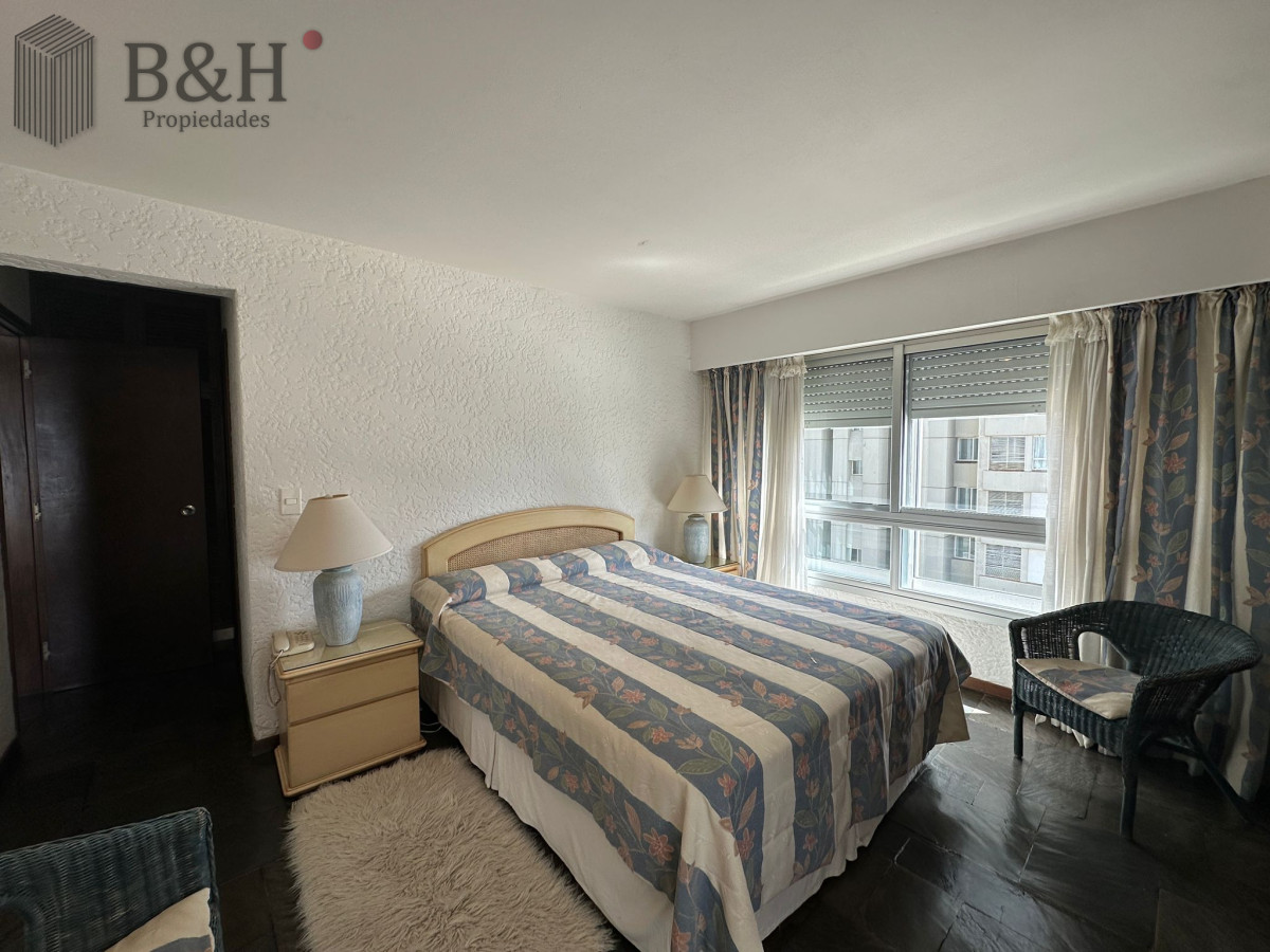 Apartamento ID.5809 - Apartamento de dos dormitorios en venta y alquiler  frente a playa brava