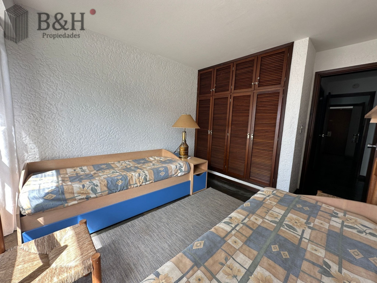 Apartamento ID.5809 - Apartamento de dos dormitorios en venta y alquiler  frente a playa brava
