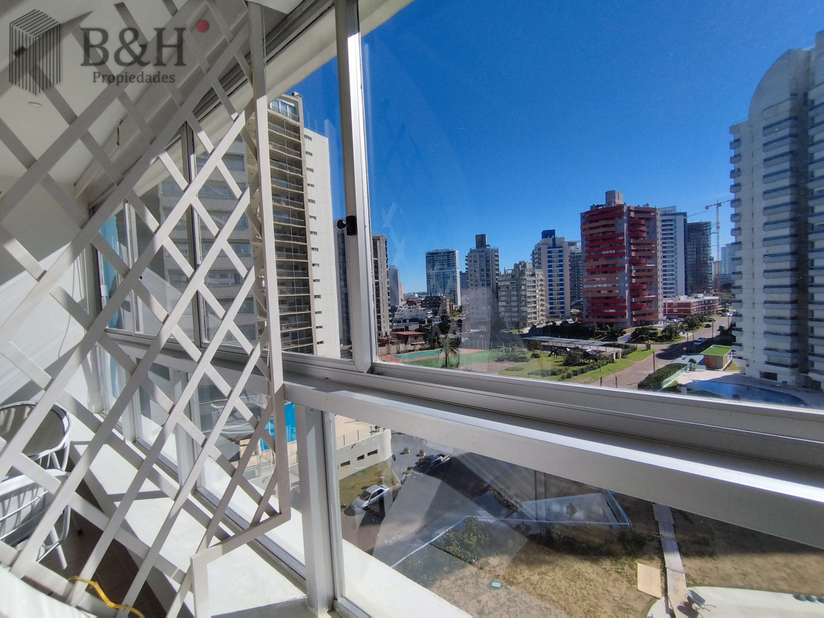 Apartamento ID.5815 -  Alquiler y venta de apartamento de dos dormitorios en Punta del Este