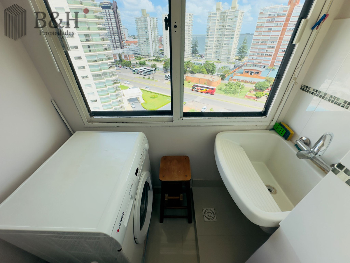 Apartamento ID.6377 - Alquiler y venta de apartamento de 2 dormitorios en Punta del Este.