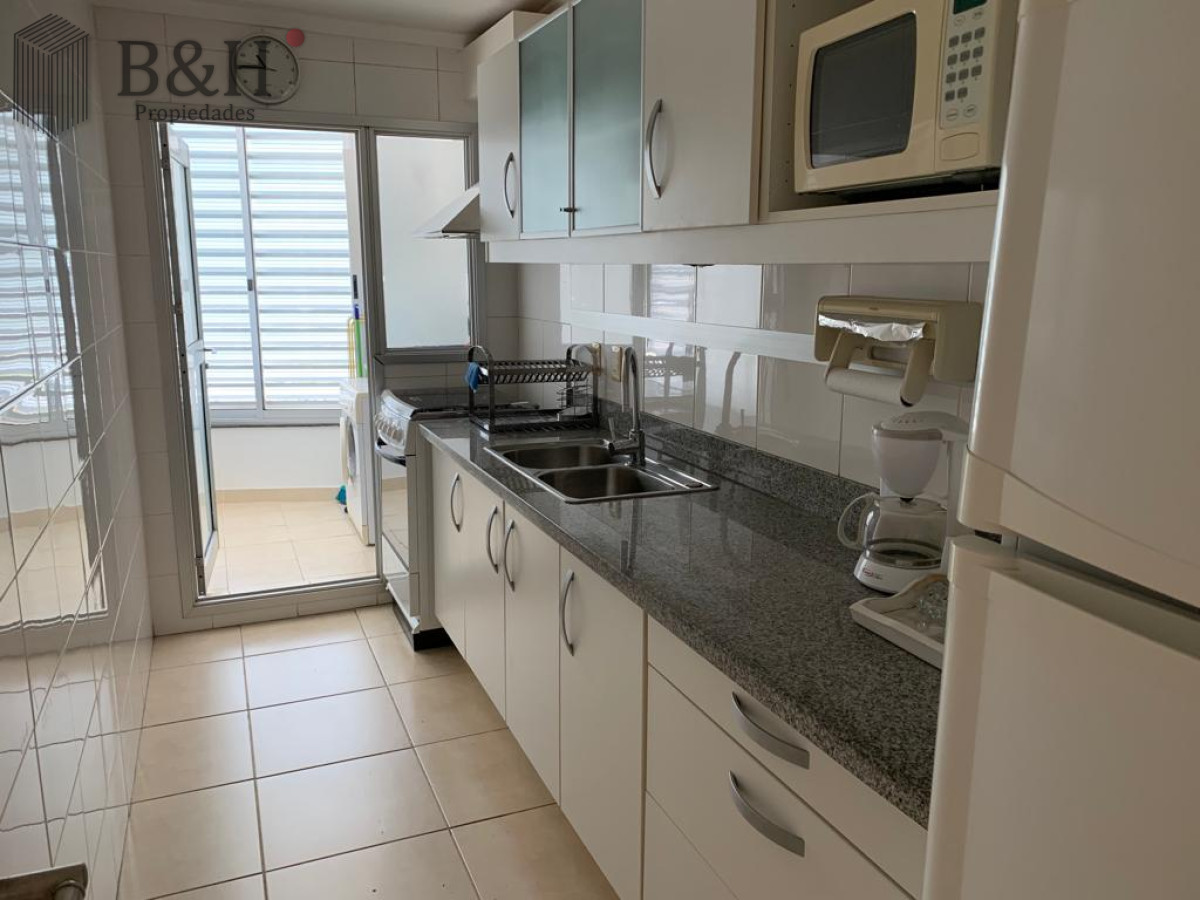Apartamento ID.6078 - Alquiler de apartamento de 3 dormitorios en Punta del Este.-