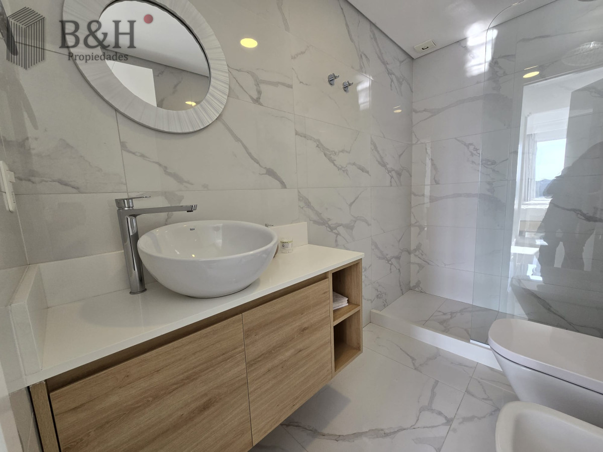Apartamento ID.8062 - Apartamento en venta y alquiler de 3 dormitorios en Playa Mansa
