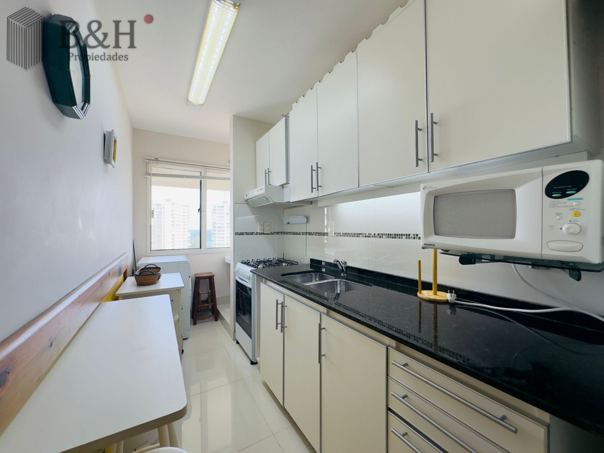 Apartamento ID.6377 - Alquiler y venta de apartamento de 2 dormitorios en Punta del Este.