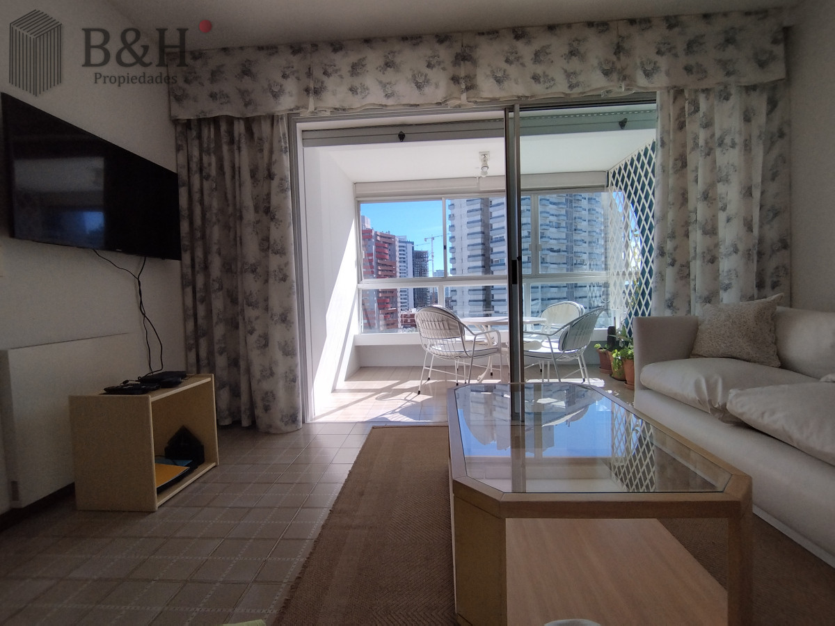 Apartamento ID.5815 -  Alquiler y venta de apartamento de dos dormitorios en Punta del Este
