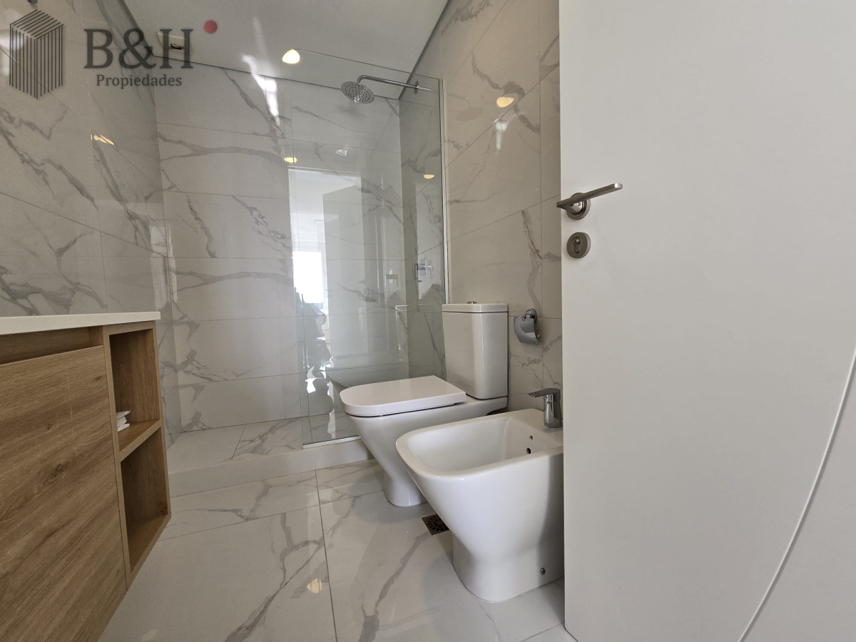 Apartamento ID.8062 - Apartamento en venta y alquiler de 3 dormitorios en Playa Mansa