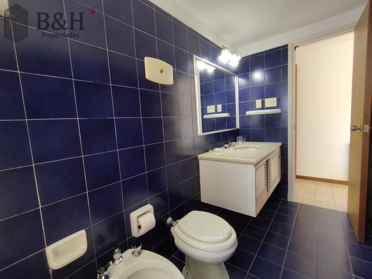 Apartamento ID.5815 -  Alquiler y venta de apartamento de dos dormitorios en Punta del Este