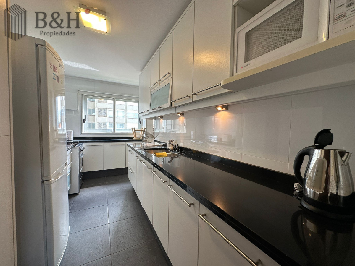 Apartamento ID.5809 - Apartamento de dos dormitorios en venta y alquiler  frente a playa brava