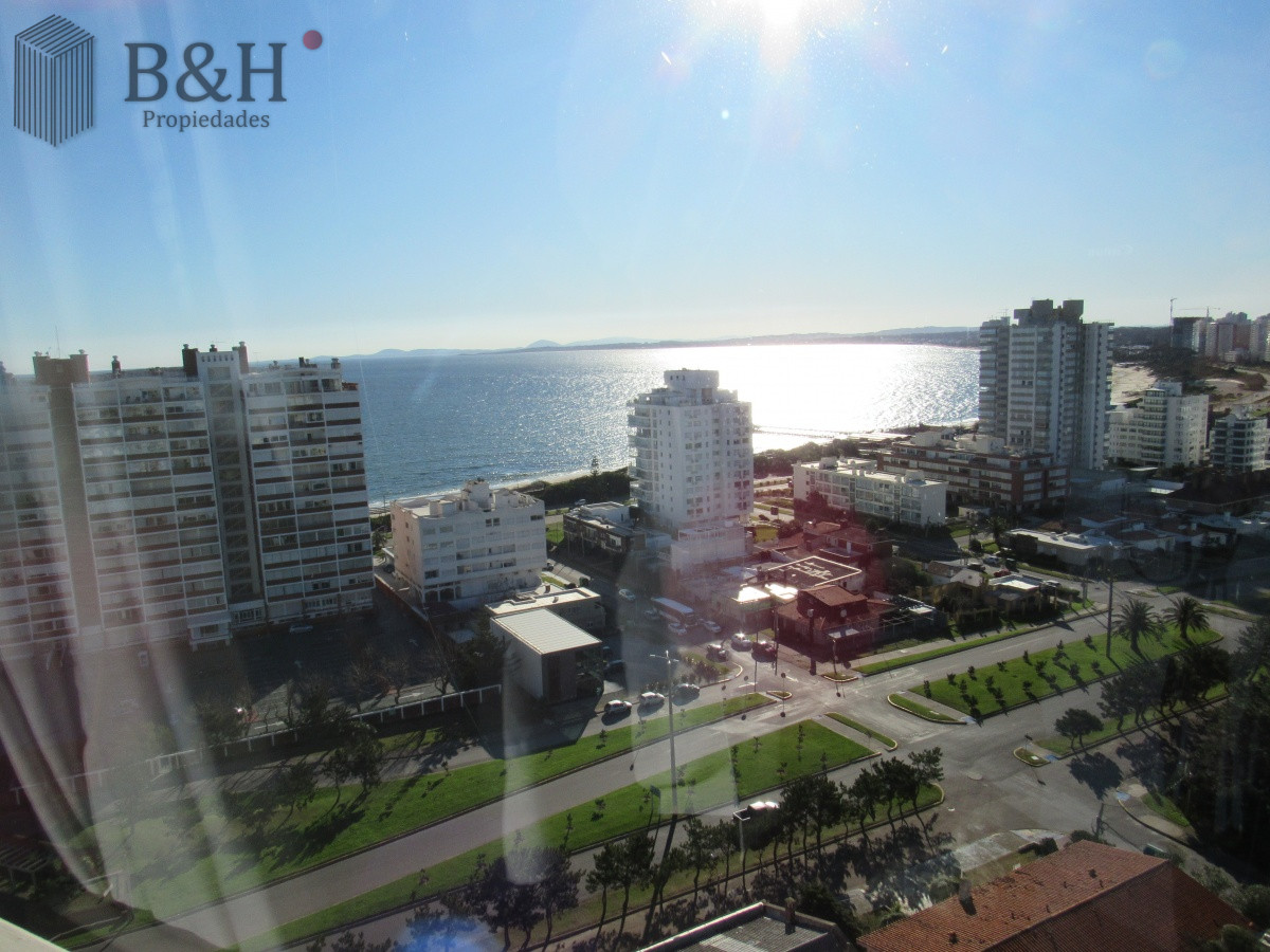 Apartamento ID.6372 - Apartamento en venta de 3 dormitorios en Punta del Este