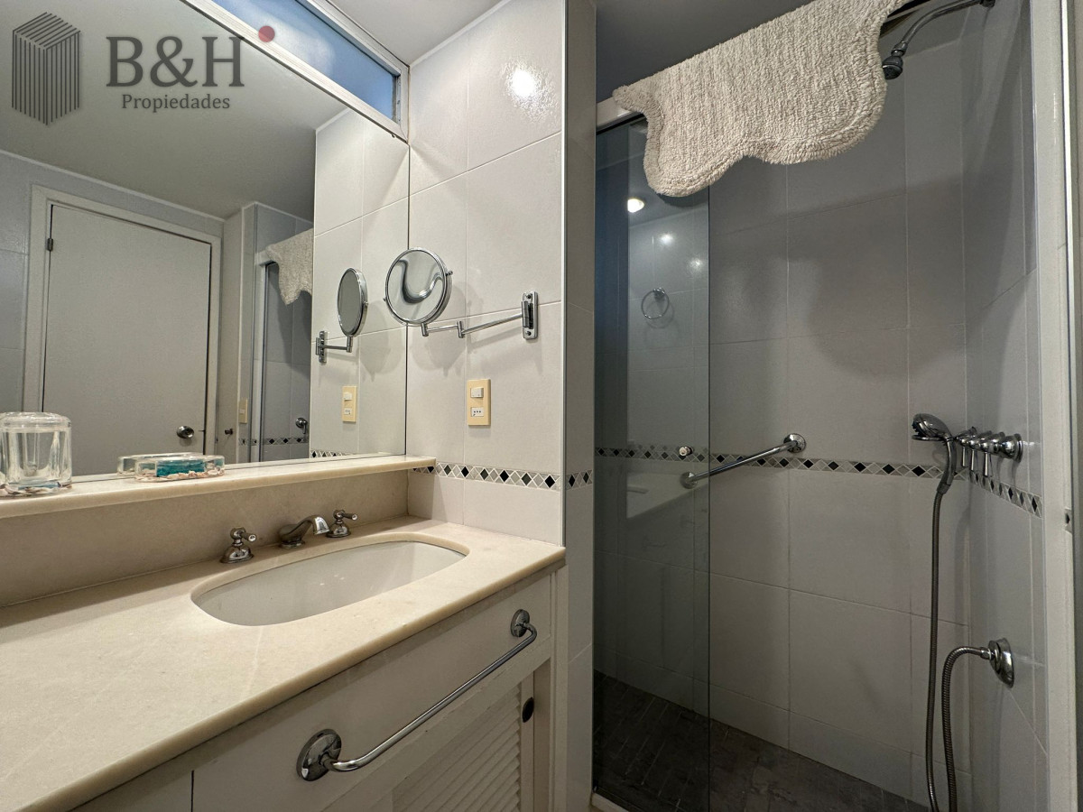 Apartamento ID.5809 - Apartamento de dos dormitorios en venta y alquiler  frente a playa brava