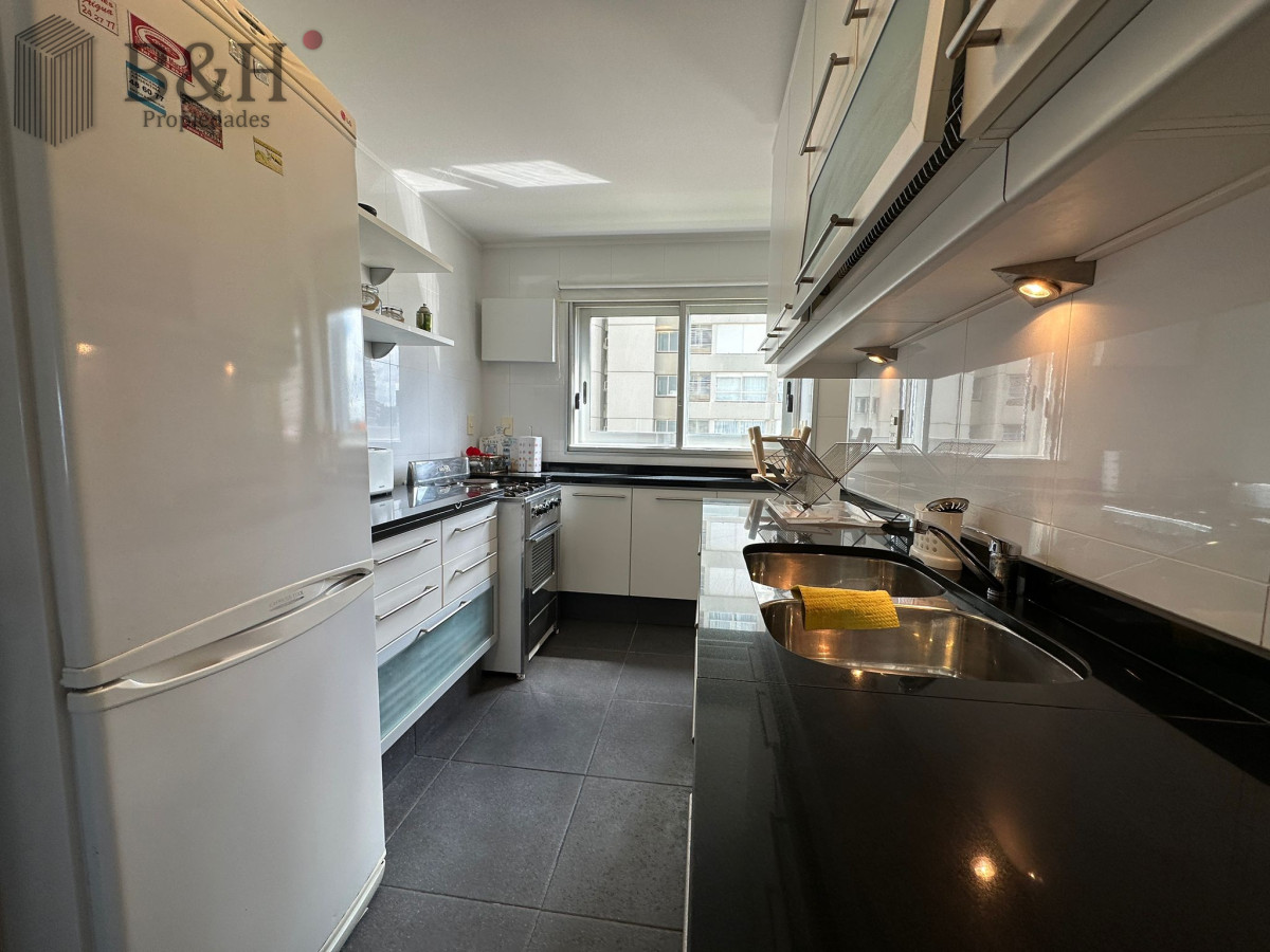 Apartamento ID.5809 - Apartamento de dos dormitorios en venta y alquiler  frente a playa brava