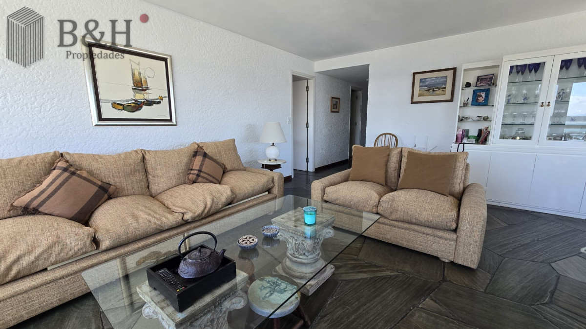Apartamento ID.6448 - Apartamento en venta y alquilerde 3 dormitorios en Punta del Este