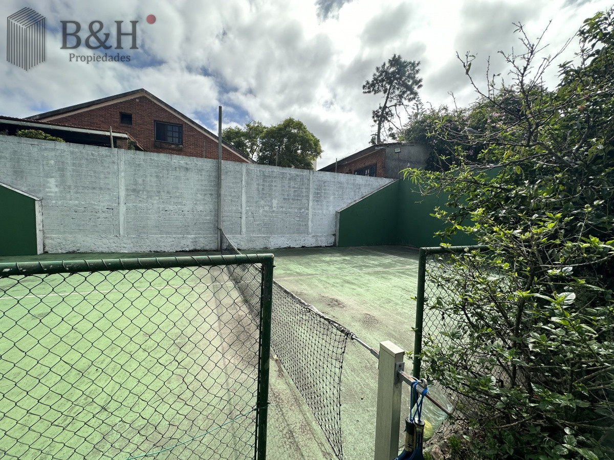 Casa ID.3655 - Casa de 7 dormitorios en venta en Punta del Este