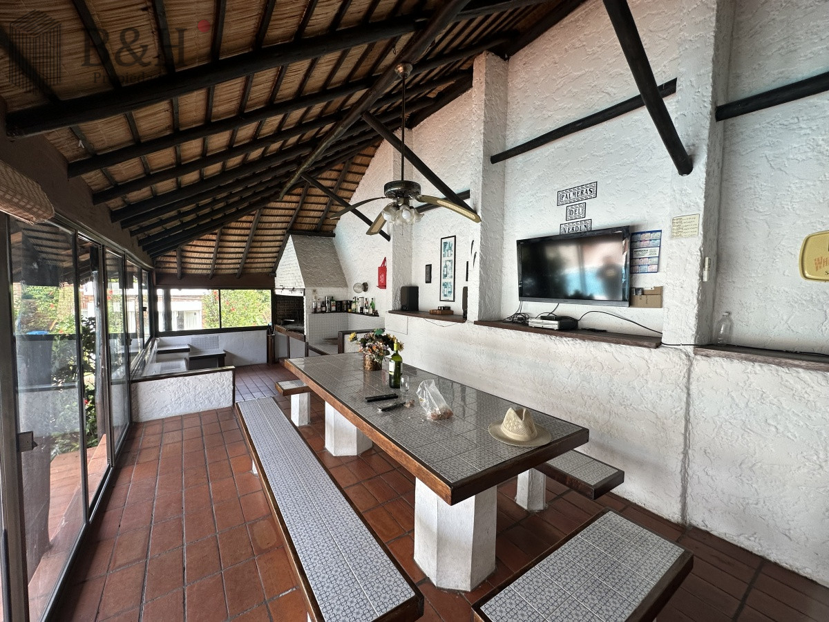 Casa ID.3655 - Casa de 7 dormitorios en venta en Punta del Este