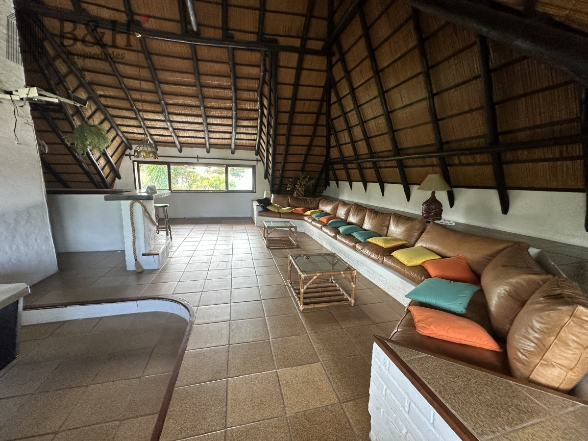 Casa ID.3655 - Casa de 7 dormitorios en venta en Punta del Este