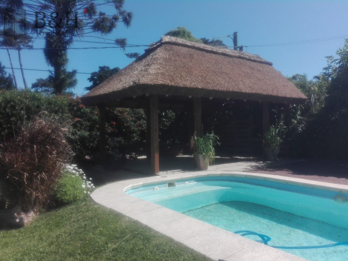 Casa ID.3971 -  Casa de 6 drm en venta. Con renta de USD 3000 en Punta del Este