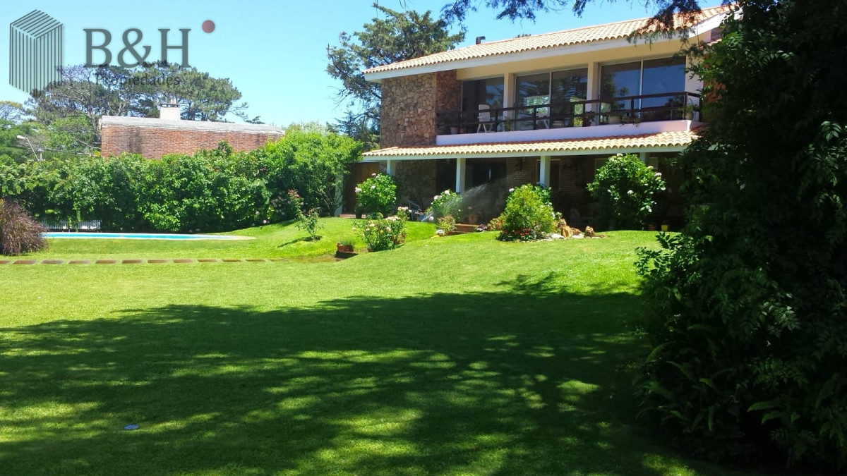 Casa ID.3971 -  Casa de 6 drm en venta. Con renta de USD 3000 en Punta del Este