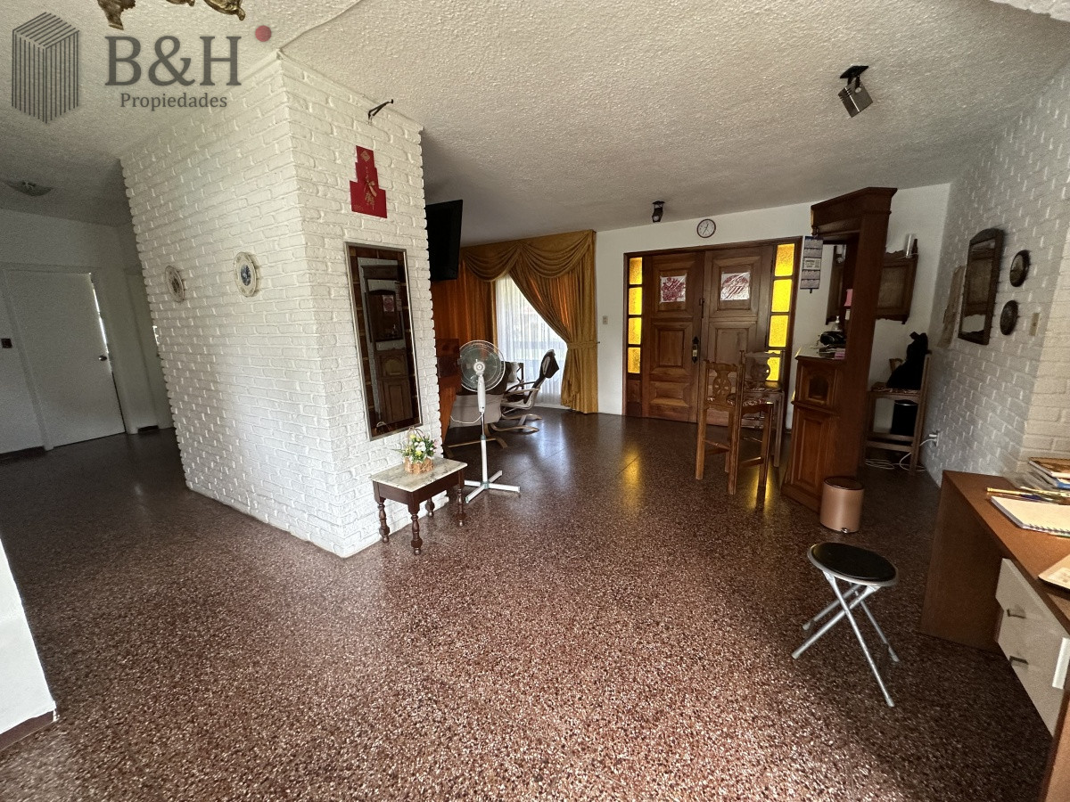 Casa ID.3655 - Casa de 7 dormitorios en venta en Punta del Este