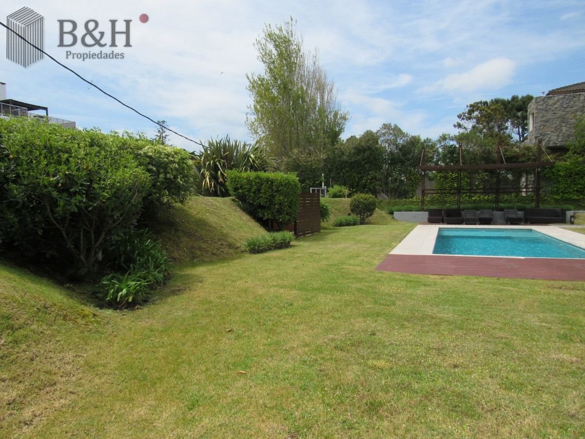 Apartamento ID.5817 - Venta de Pent house en de 2 dormitorios zona Playa abrava