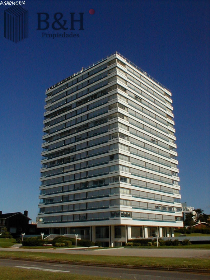 Apartamento ID.5163 - Apartamento de 3 dormitorios y dependencia de servicio en Punta del Este