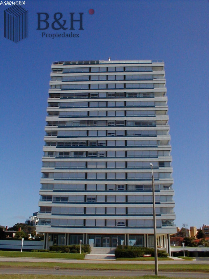 Apartamento ID.5163 - Apartamento de 3 dormitorios y dependencia de servicio en Punta del Este