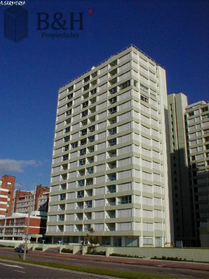 Apartamento ID.5809 - Apartamento de dos dormitorios en venta y alquiler  frente a playa brava