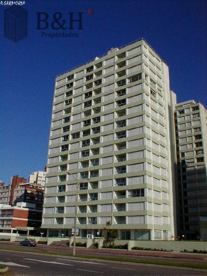 Apartamento ID.5809 - Apartamento de dos dormitorios en venta y alquiler  frente a playa brava