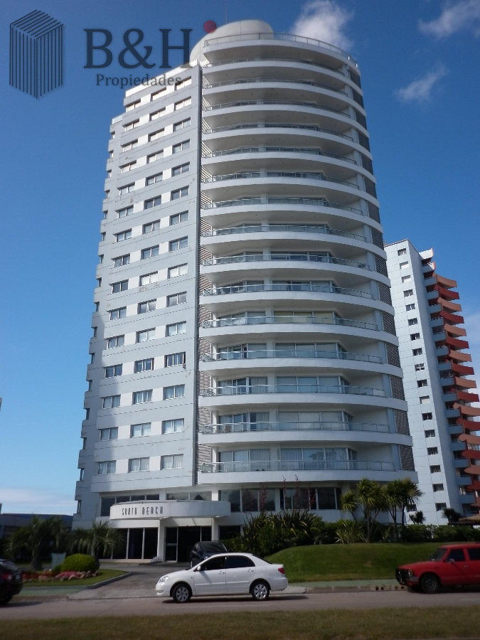 Apartamento ID.6078 - Alquiler de apartamento de 3 dormitorios en Punta del Este.-