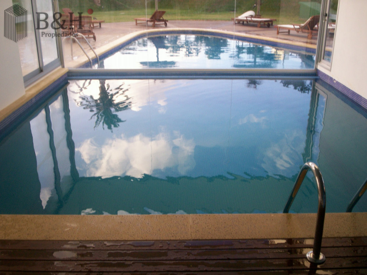 Apartamento ID.6078 - Alquiler de apartamento de 3 dormitorios en Punta del Este.-