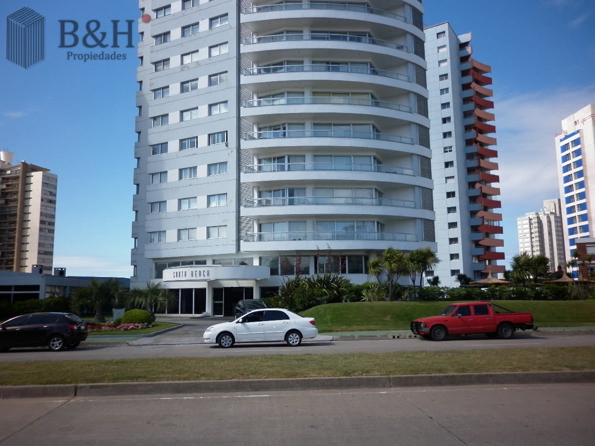 Apartamento ID.6078 - Alquiler de apartamento de 3 dormitorios en Punta del Este.-