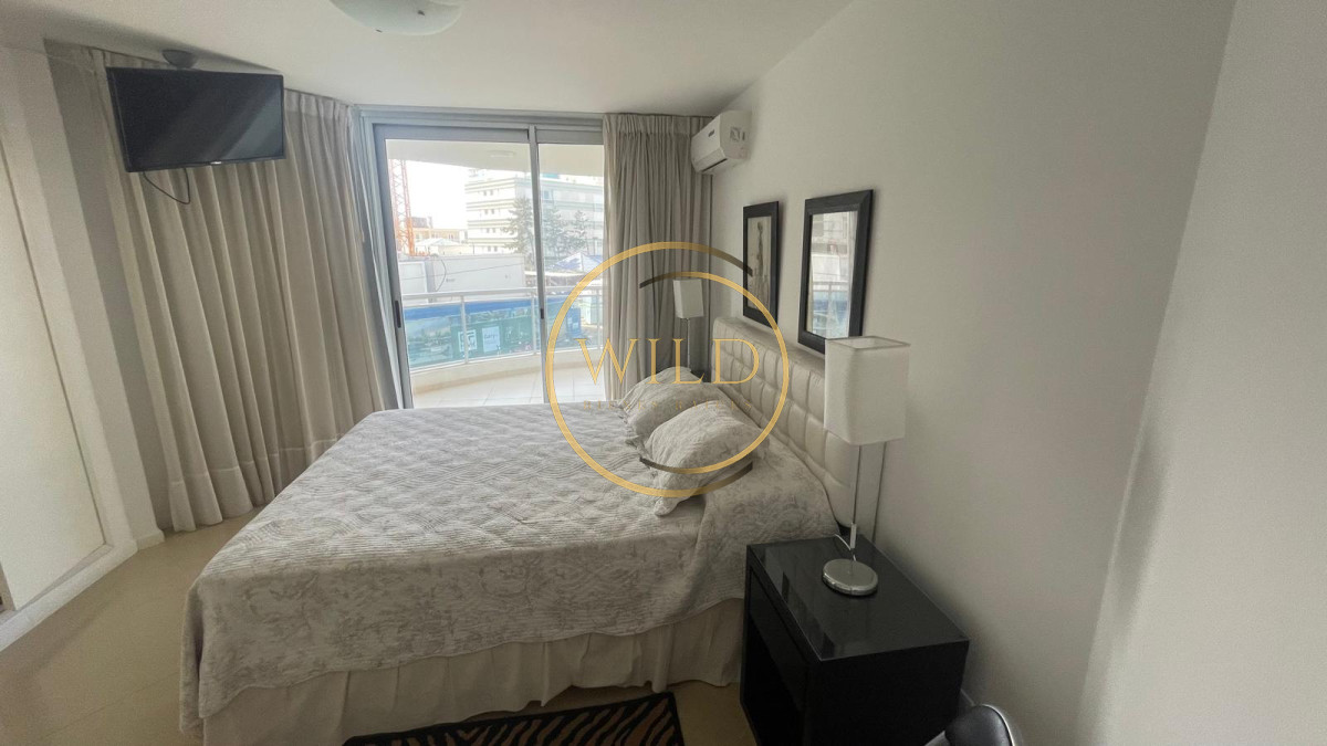 Apartamento ID.5581 - Apartamento en alquiler de  3 dormitorios y dependencia en Punta del Este