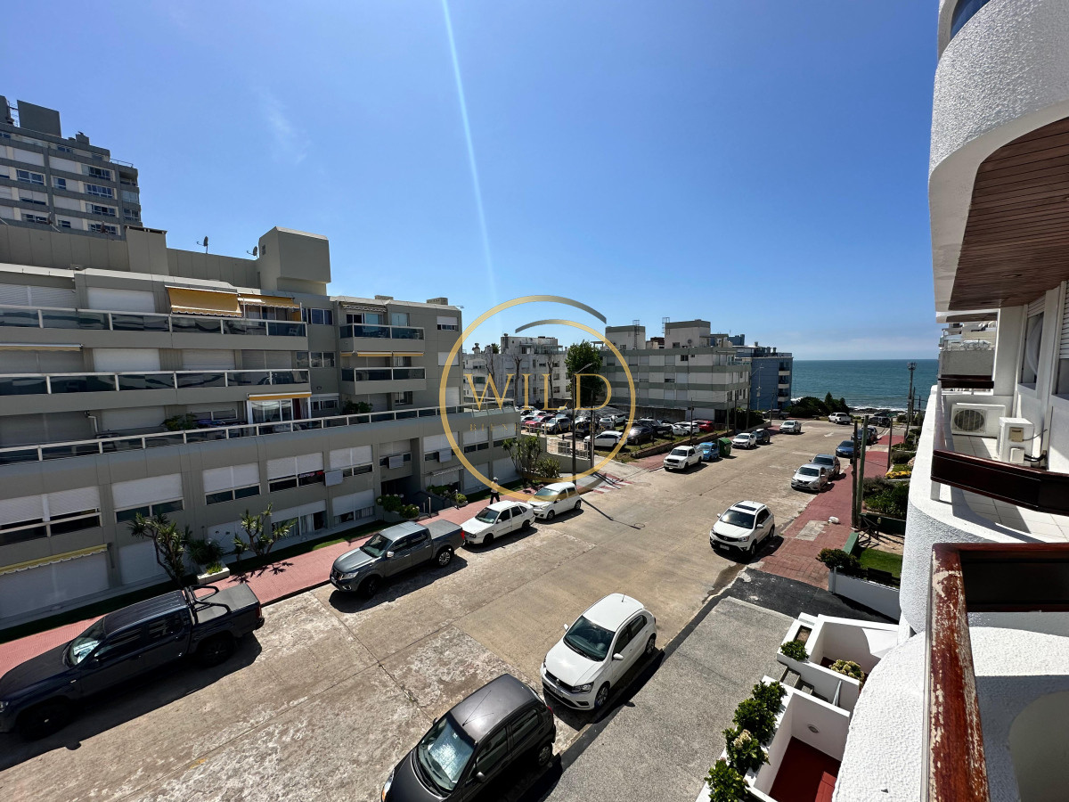 Apartamento ID.2224 - Apartamento de dos dormitorios en venta en Punta del Este.-