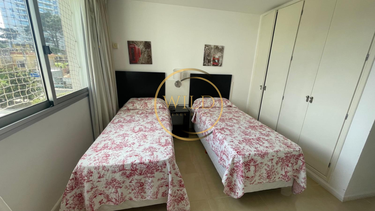 Apartamento ID.5581 - Apartamento en alquiler de  3 dormitorios y dependencia en Punta del Este