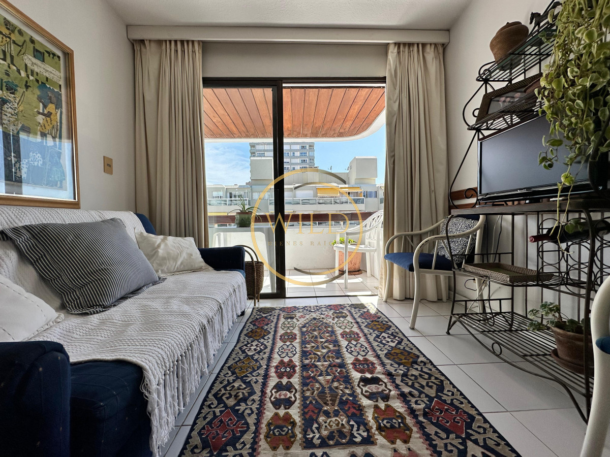 Apartamento ID.2224 - Apartamento de dos dormitorios en venta en Punta del Este.-