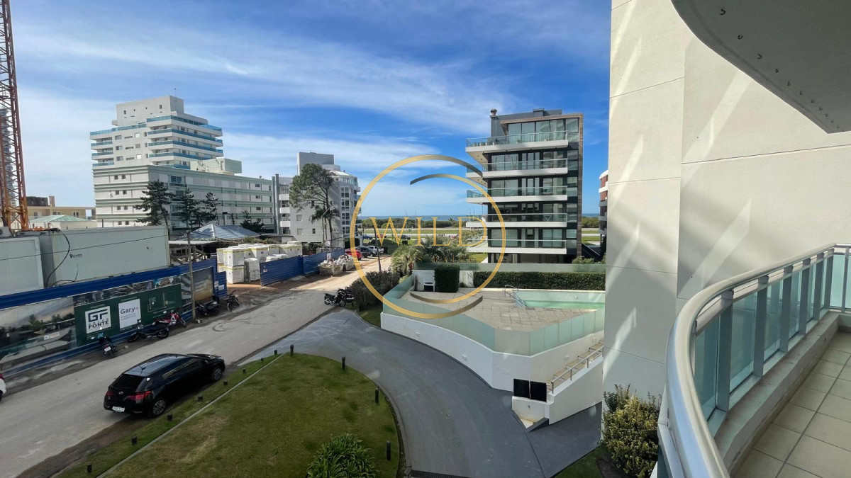 Apartamento ID.5581 - Apartamento en alquiler de  3 dormitorios y dependencia en Punta del Este