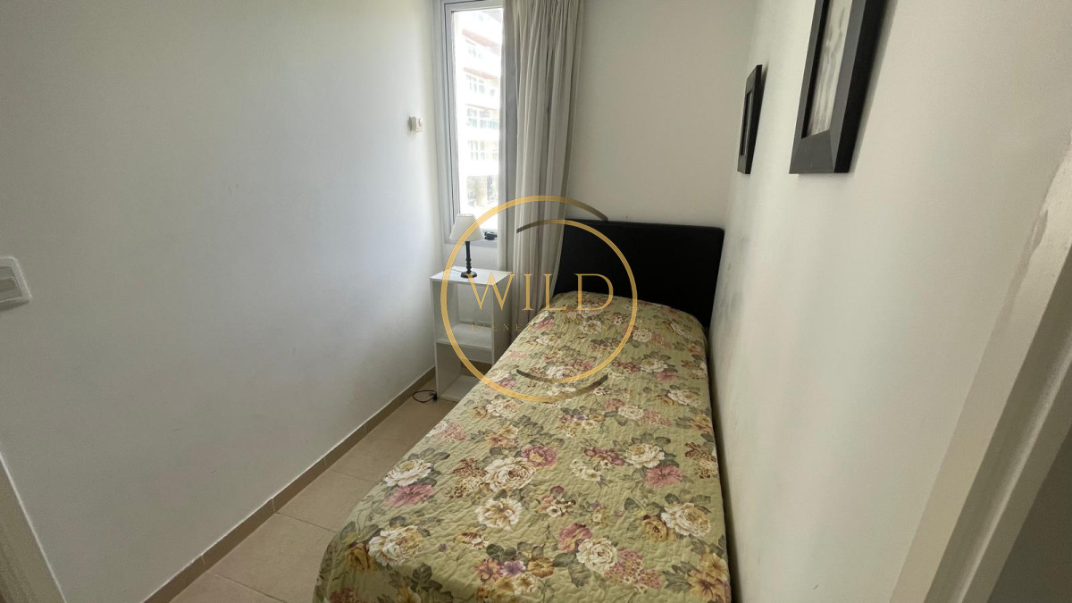 Apartamento ID.5581 - Apartamento en alquiler de  3 dormitorios y dependencia en Punta del Este