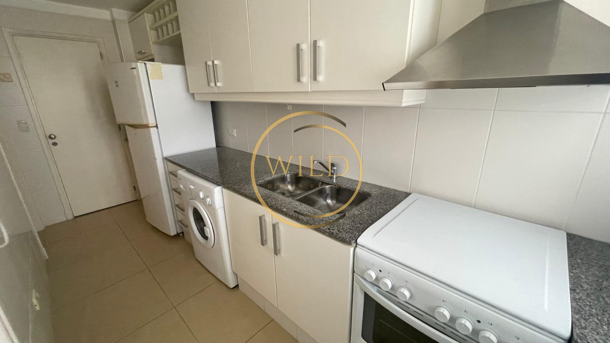 Apartamento ID.5581 - Apartamento en alquiler de  3 dormitorios y dependencia en Punta del Este