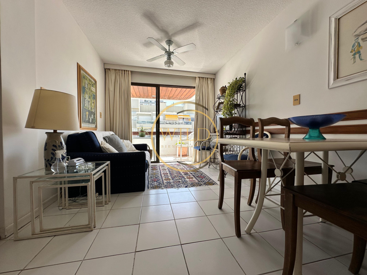 Apartamento ID.2224 - Apartamento de dos dormitorios en venta en Punta del Este.-