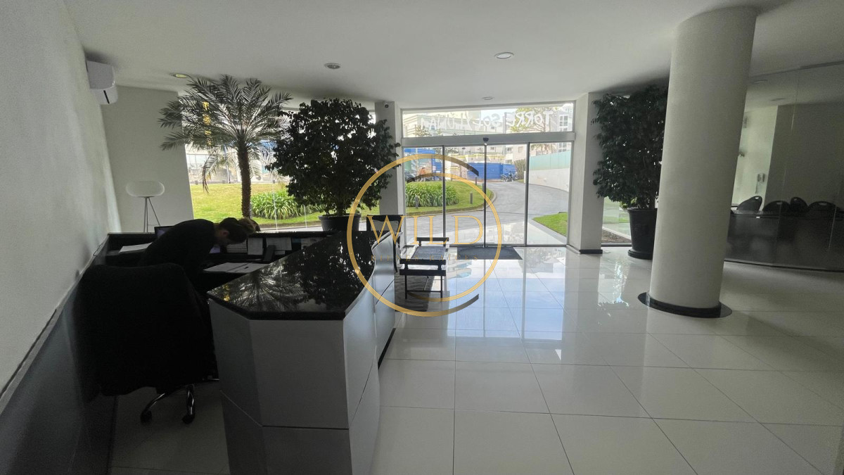Apartamento ID.5581 - Apartamento en alquiler de  3 dormitorios y dependencia en Punta del Este