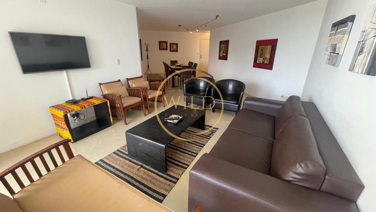 Apartamento ID.5581 - Apartamento en alquiler de  3 dormitorios y dependencia en Punta del Este