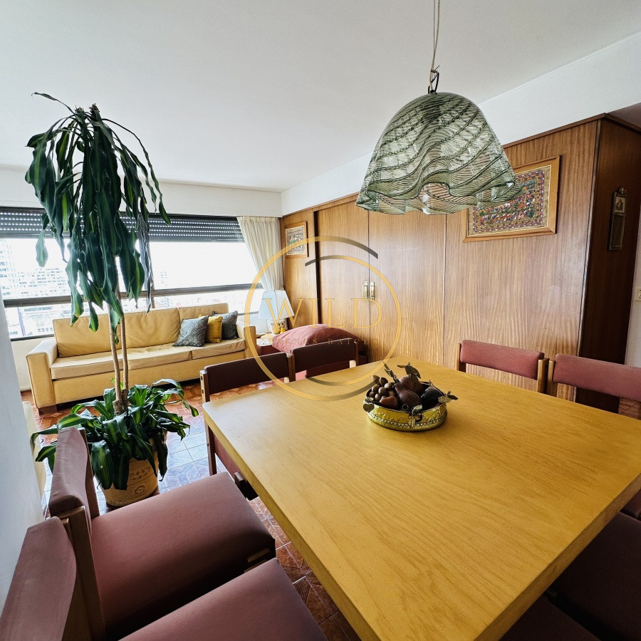 Apartamento ID.5579 - Alquiler y Venta  de apartamento de 3 dormitorios en Punta del Este