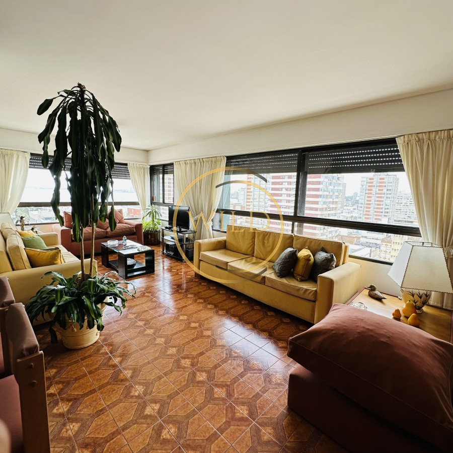 Apartamento ID.5579 - Alquiler y Venta  de apartamento de 3 dormitorios en Punta del Este
