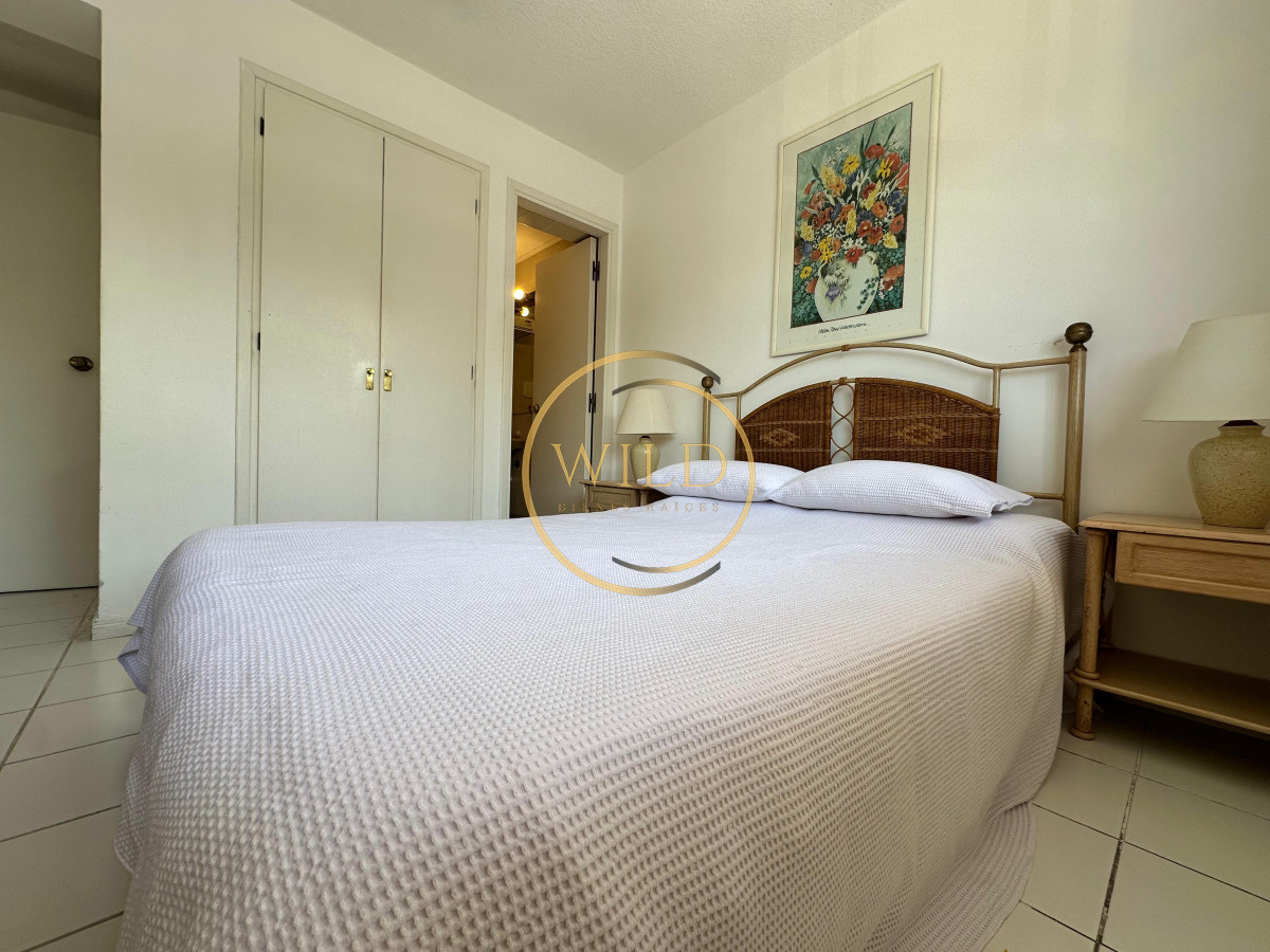 Apartamento ID.2224 - Apartamento de dos dormitorios en venta en Punta del Este.-