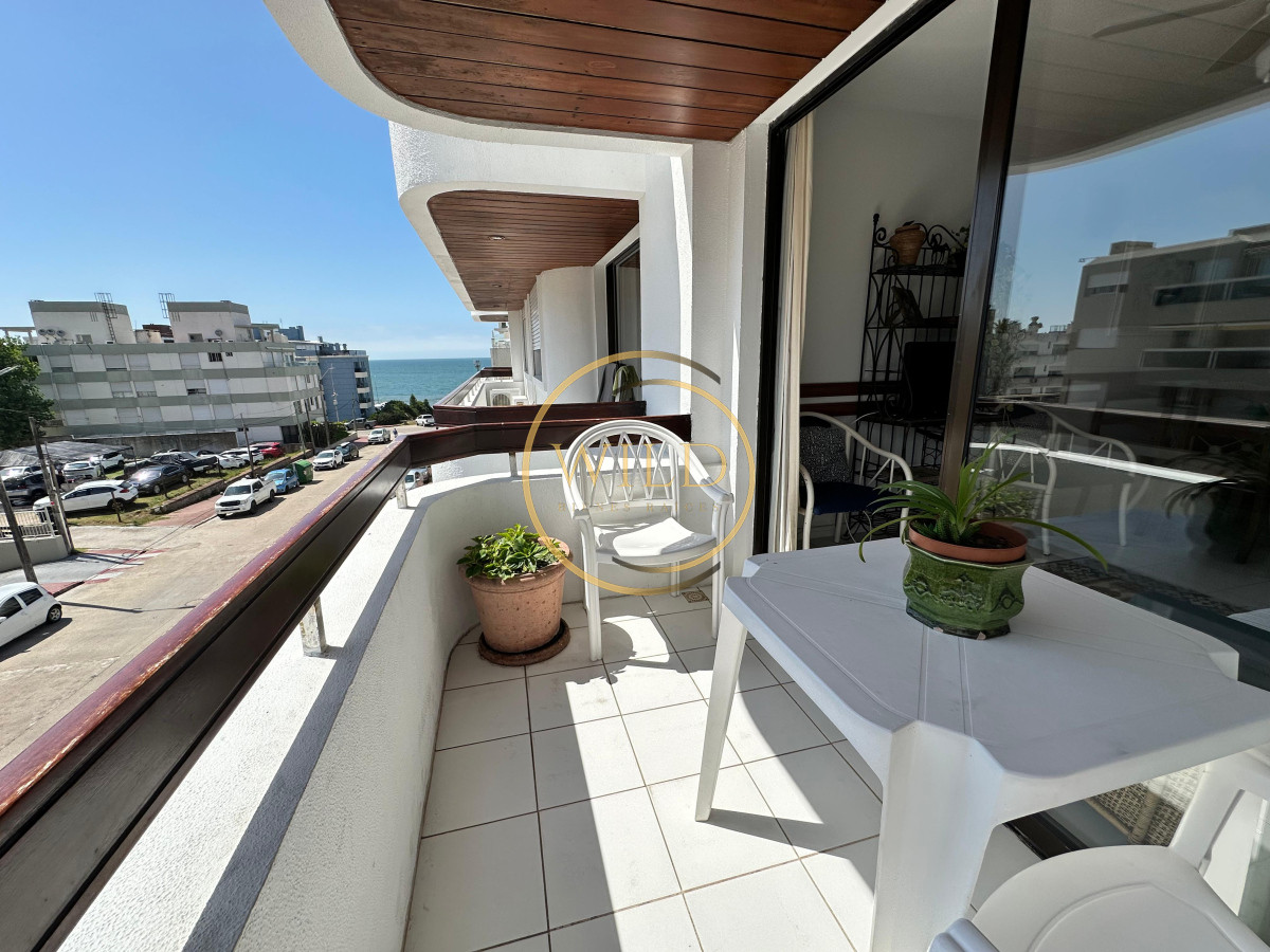 Apartamento ID.2224 - Apartamento de dos dormitorios en venta en Punta del Este.-