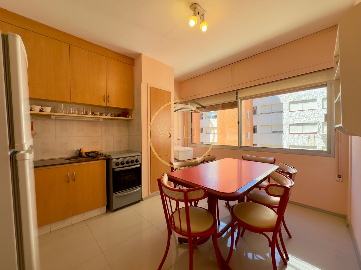 Apartamento ID.1987 - Apartamento de 2 dormitorios, reciclado, en venta, en Punta del Este